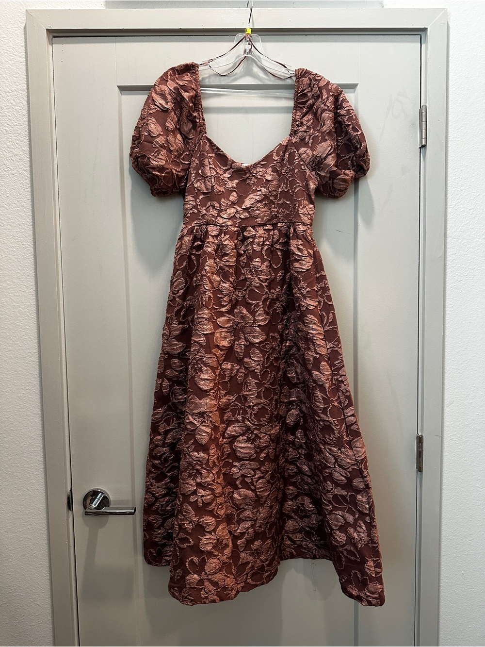 Puff Sleeve Jacquard Midi Dress in Rose Brown